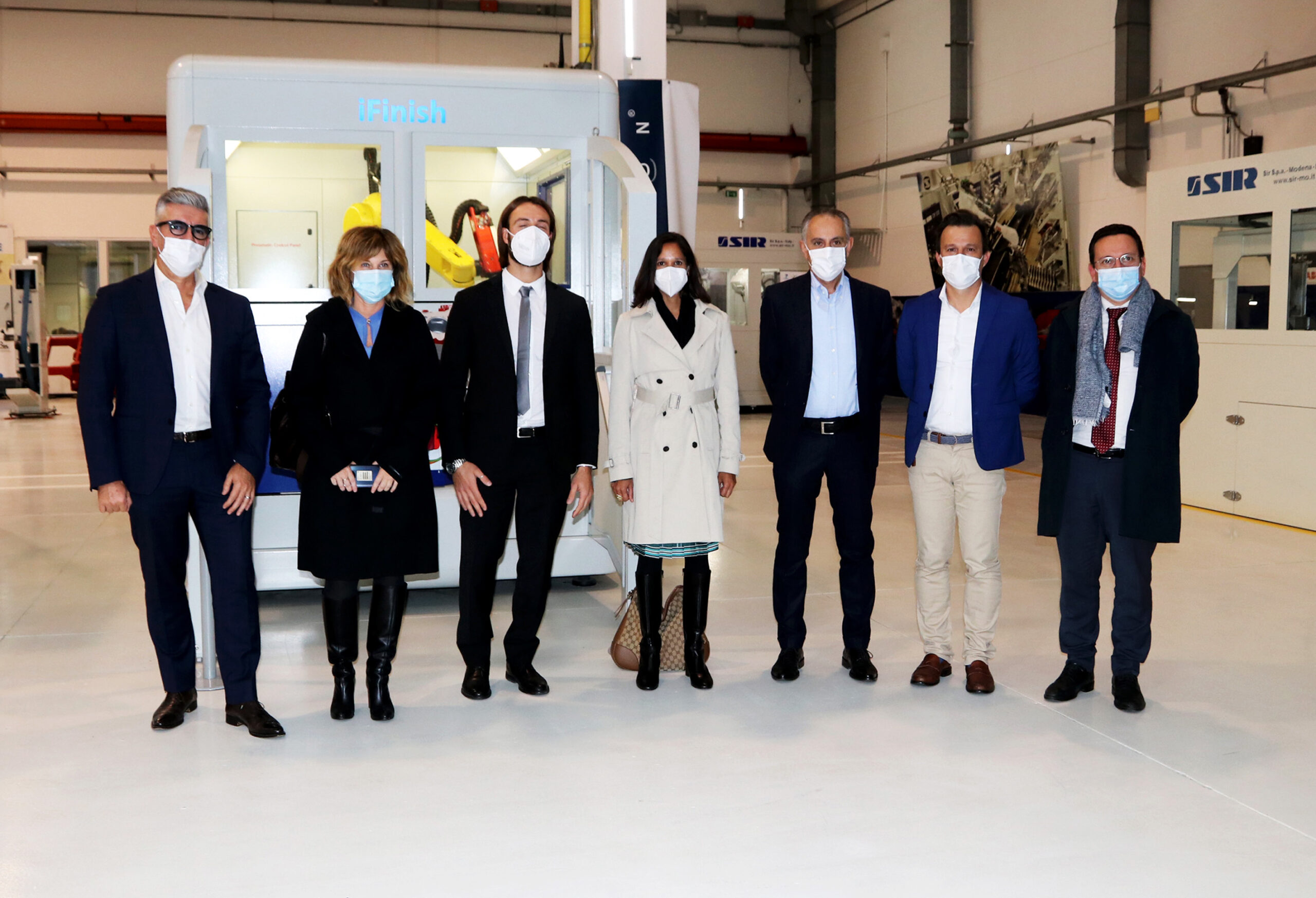 Cónsul estadounidense visita Sir Robotics Modena